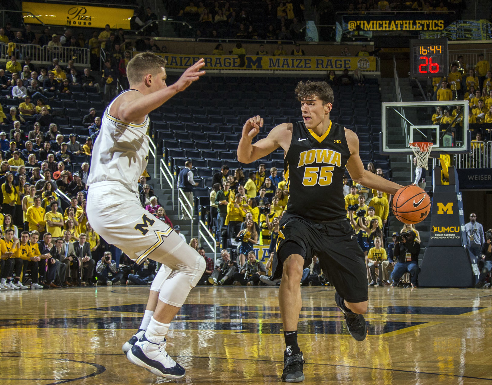 Iowa Michigan Basketball